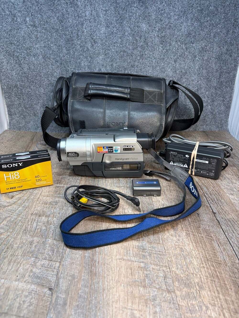 Sony Handycam Vision CCD-TRV308 NTSC Video Hi8 Camcorder bundle nightshot-Works